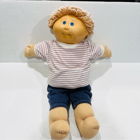 Vintage 1985 Cabbage Patch Kids Doll Boy Curly Hair Blue Eyes Jeans Outfit - Picture 1 of 6